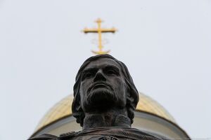 24 ноября: патриарх Кирилл освятил памятник Невскому в Балтийске