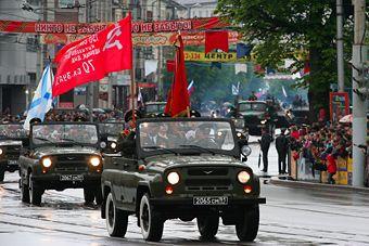 Вымпелы ко Дню Победы в Калининграде развесили криво