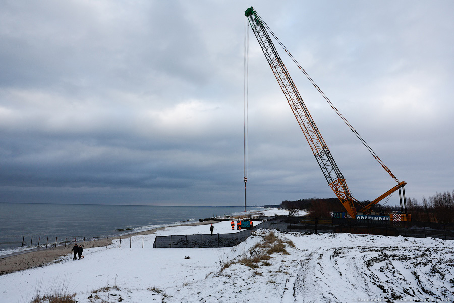 «Забор уходит в море»: на зеленоградском побережье началось строительство нефтепровода (фото)