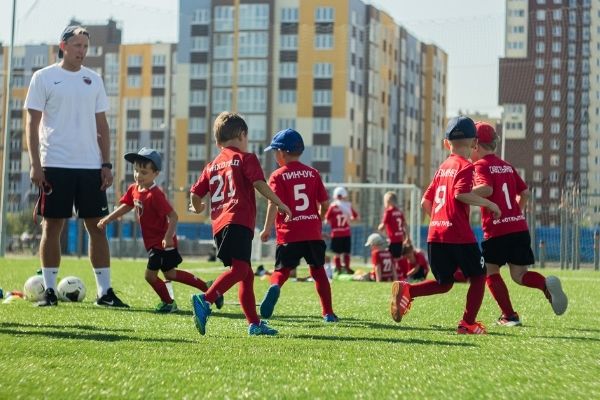 Как обеспечить развитие ребенка и сделать первый шаг к большому футболу