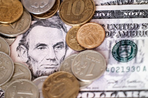 Официальный курс доллара превысил 80 рублей