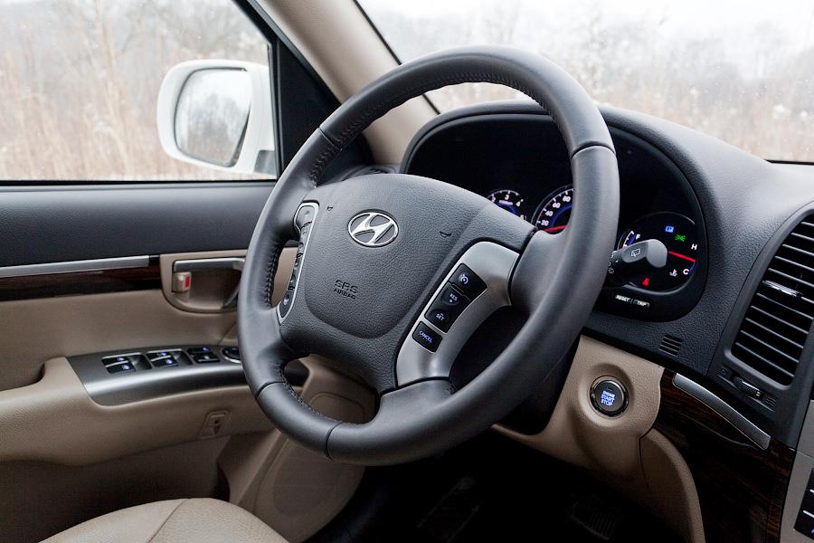 «Нет предела совершенству»: тест-драйв обновленного Hyundai Santa Fe