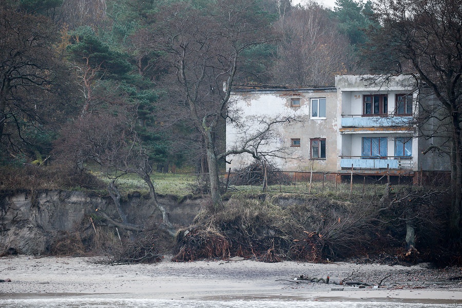 Резиденция на краю: берег в Пионерском рушится в море