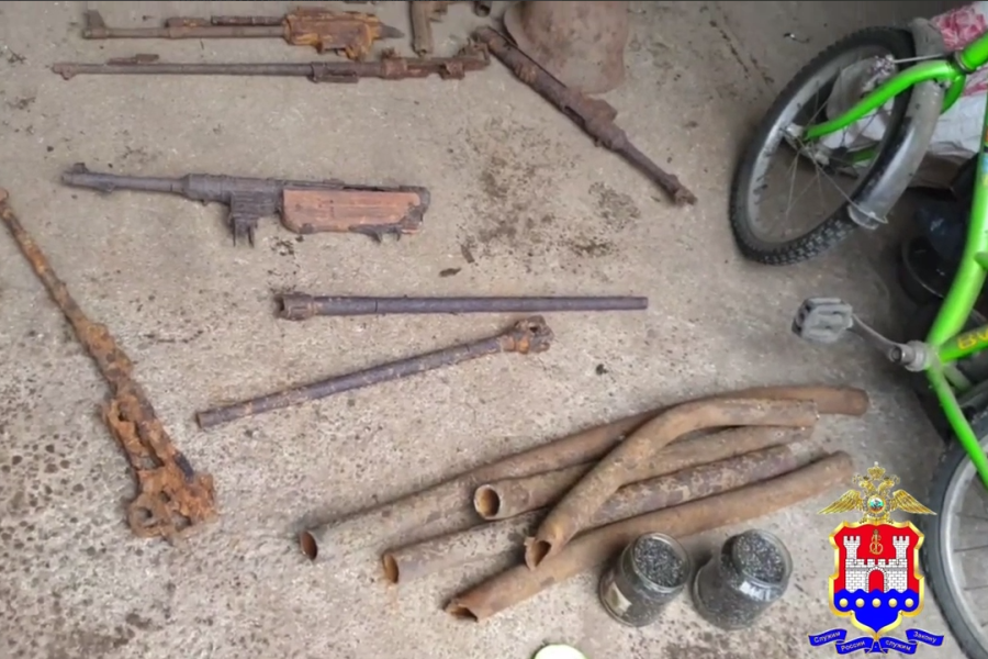 В Калининграде у «копателя» изъяли порох, патроны и части огнестрельного оружия (видео)