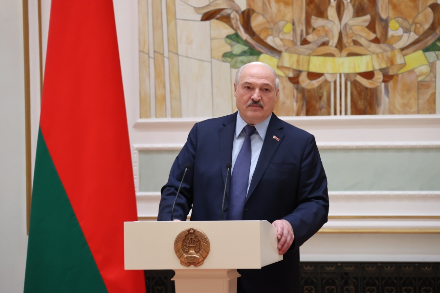 Александр Лукашенко поручил мобилизовать жителей на уборку кукурузы, свеклы и картофеля