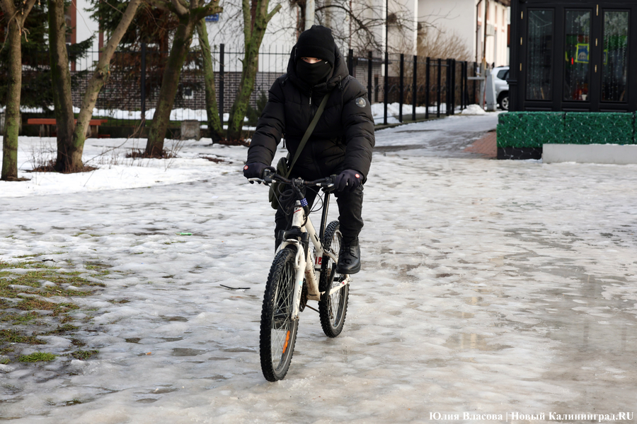 Чудеса эквилибристики и тонкости скольжения: как жители Калининграда передвигаются по тротуарам (фото)